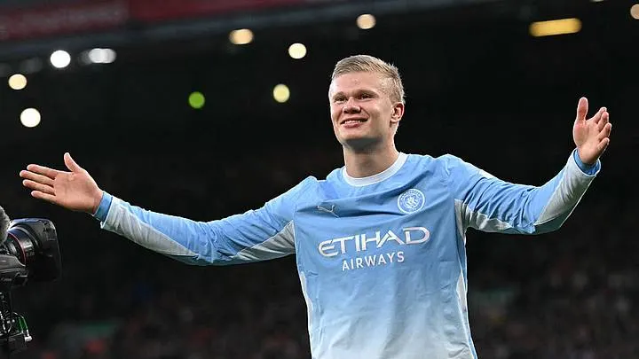 Haaland surpasses Messi in a historic Champions League race!