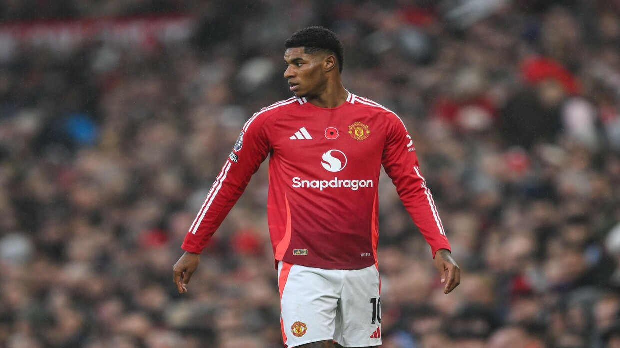 Manchester United star dating famous model