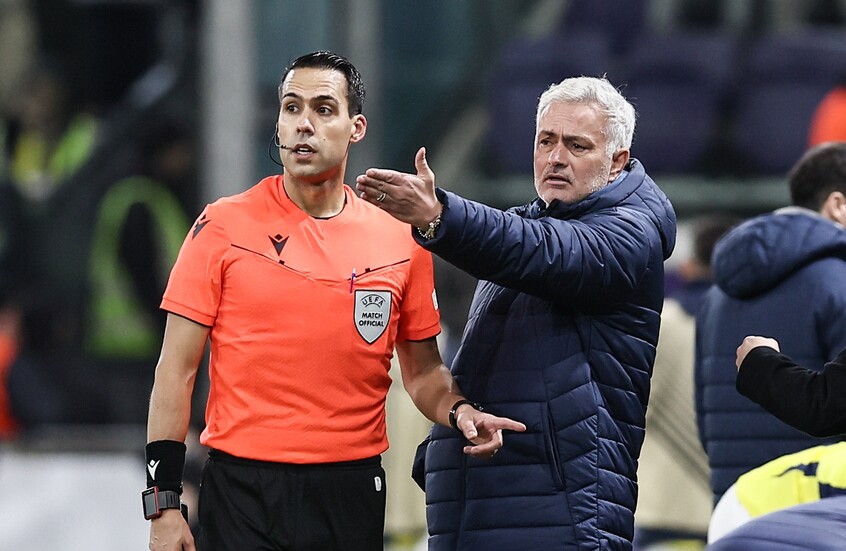 VIDEO: Mourinho accused of Racism in Turkey.. What's the story?