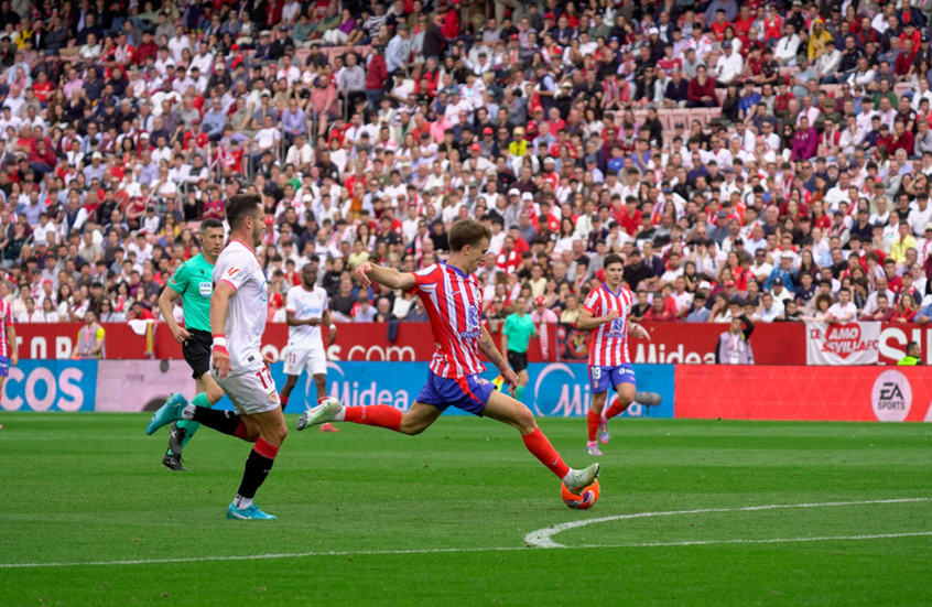 Atletico Madrid defeats Sevilla, closing the gap with Barcelona and Real Madrid in the La Liga race
