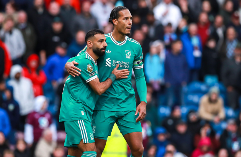 Galatasaray Fans Spoil Liverpool Stars' Night in Istanbul (Video)