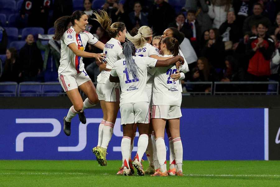 Hegerberg brace propels Lyon past Wolfsburg as Chelsea cruise in Champions League