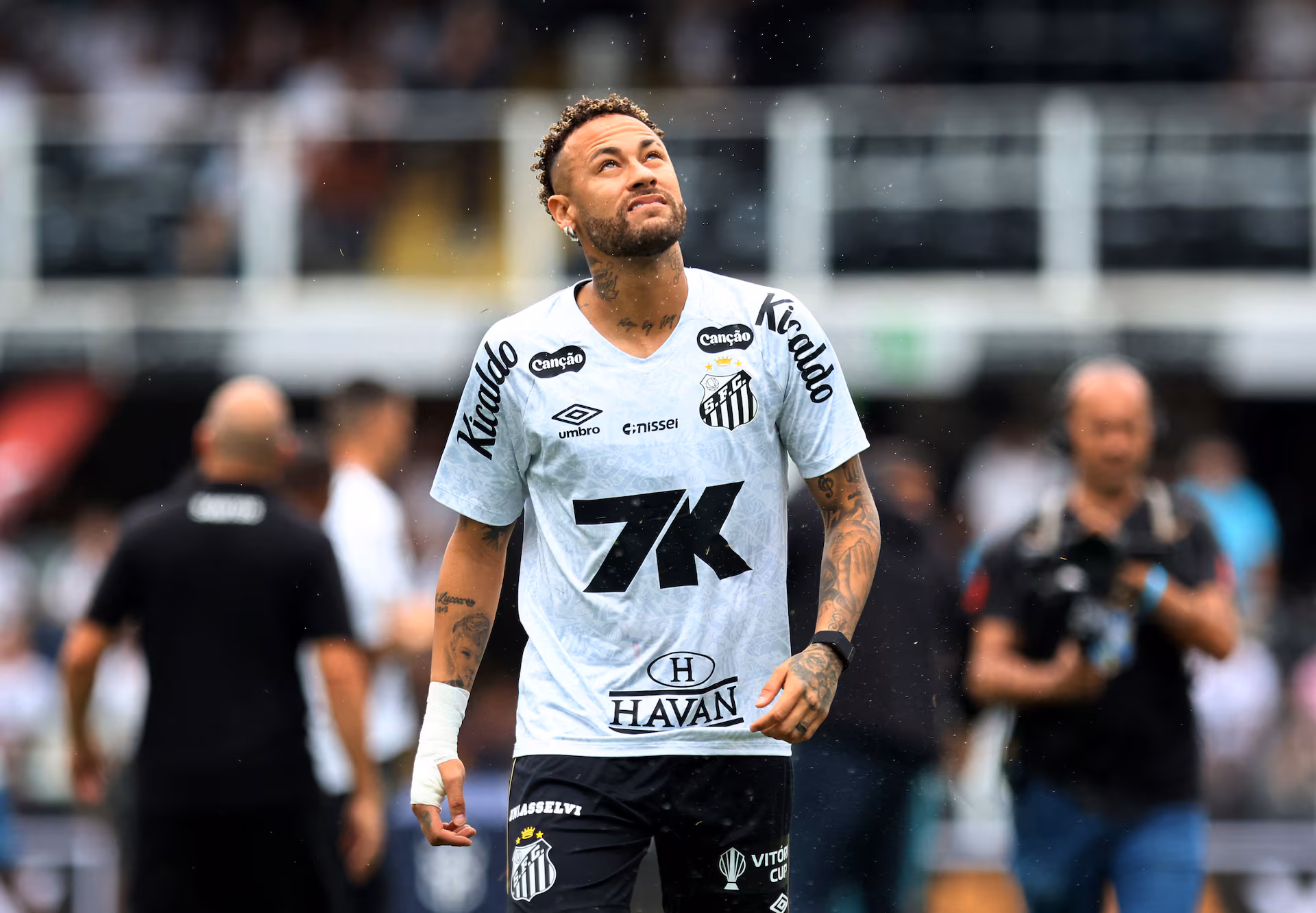 Neymar to Undergo Knee Surgery After Playing Through Injury to Save Santos From Relegation