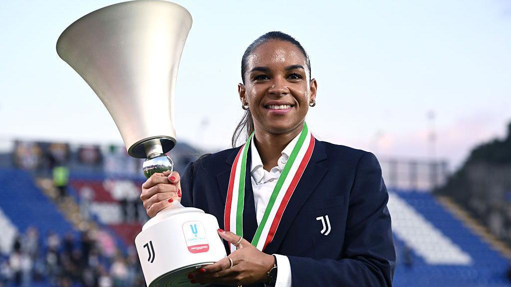 West Ham secure Juventus defender Cascarino on season-long loan