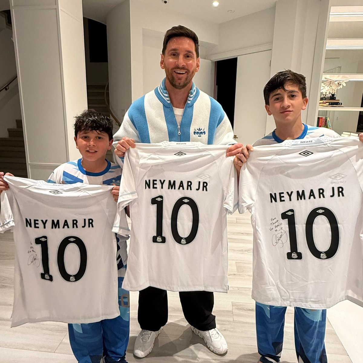 Neymar Surprises Messi and sons with a Special Gift